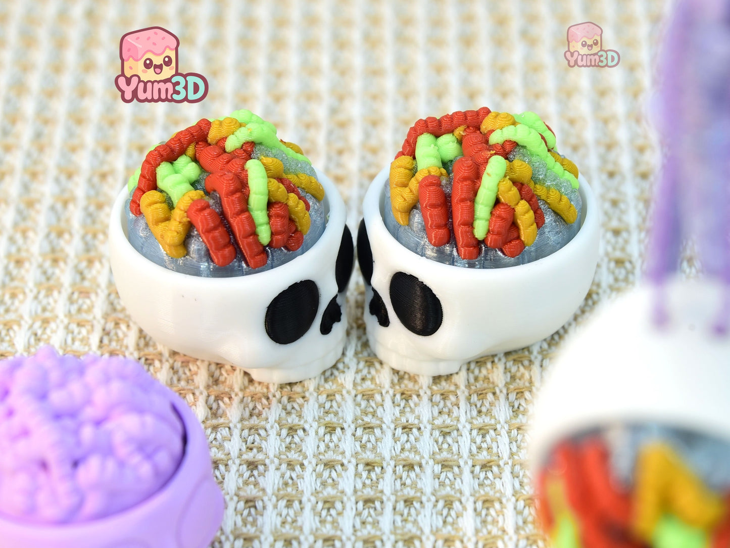 Yum3D-Halloween Gummy Worm Skull Bites Fidget Led Clicker Keychain_06.jpg