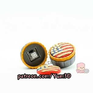 Yum3D-American Flag Pie for July 4th Fidget Clicker Keychain_11.gif