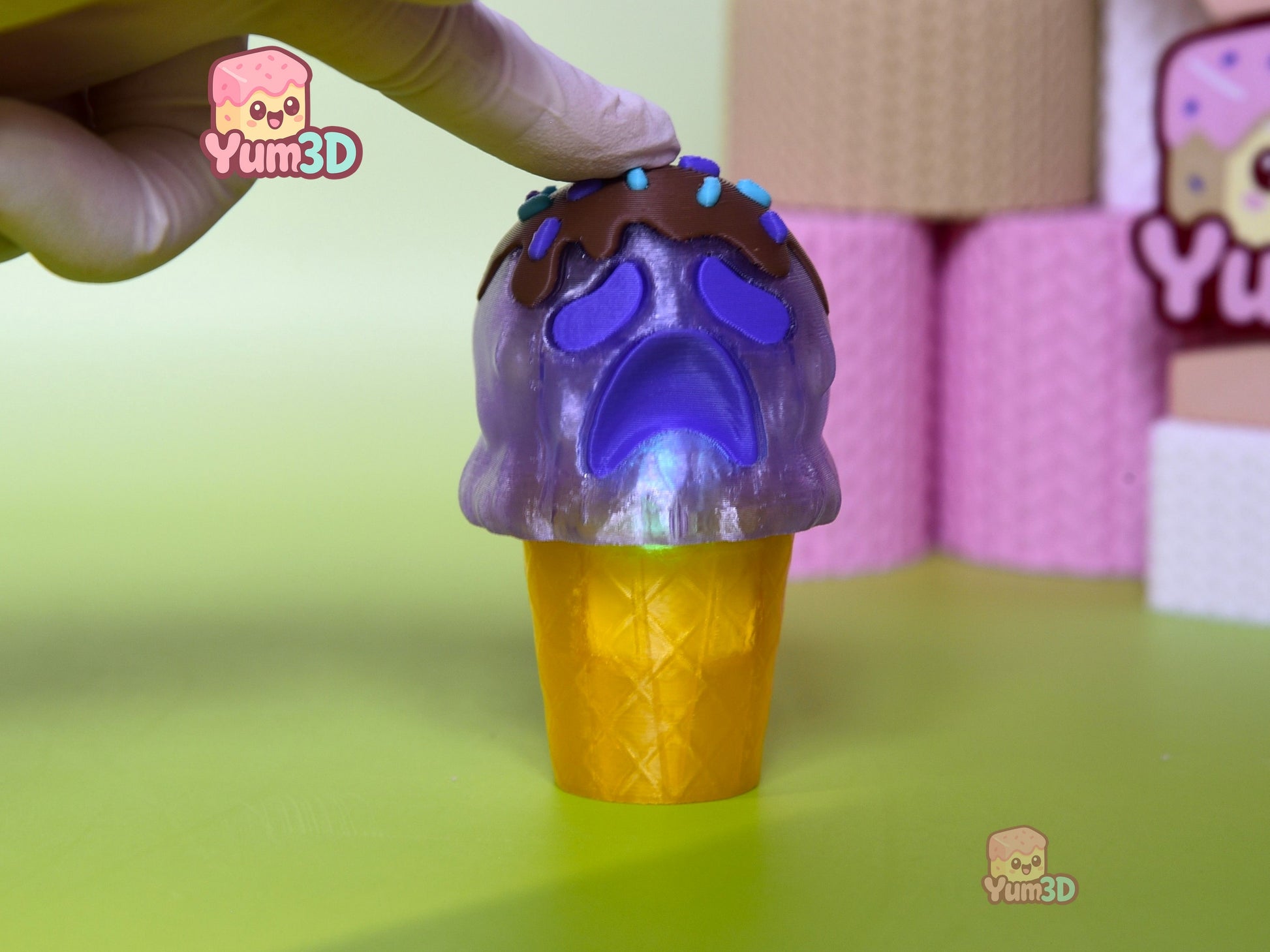 Yum3D-Halloween Melty Ice Scream Fidget Led Clicker Keychain_04.jpg