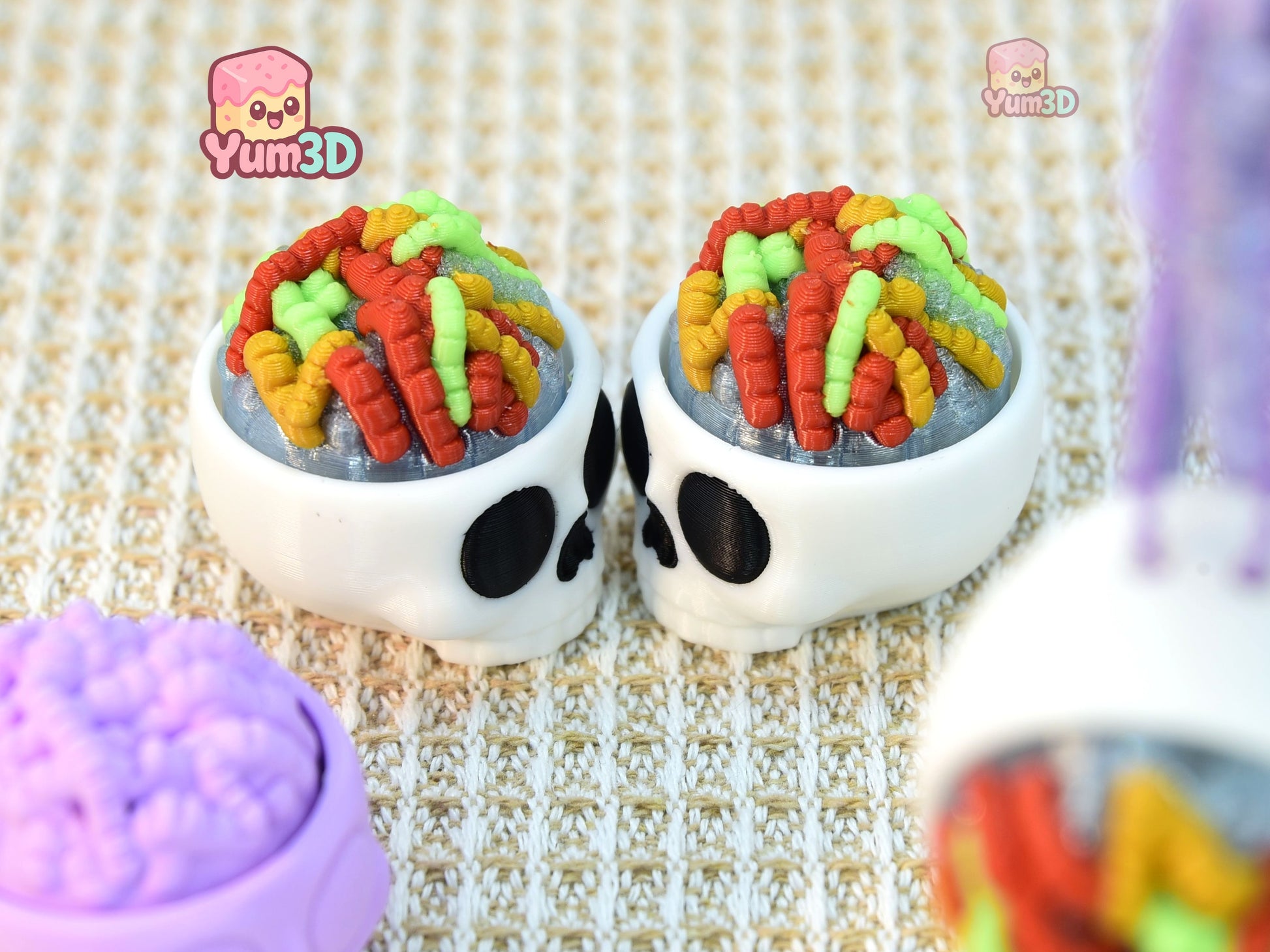 Yum3D-Halloween Gummy Worm Skull Bites Fidget Led Clicker Keychain_06.jpg