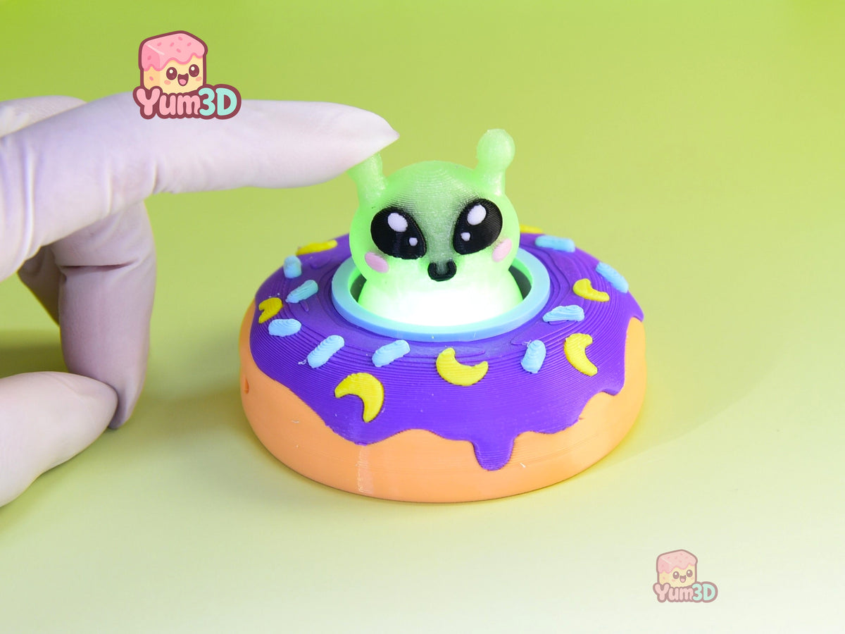 Yum3D-Alien Donut Buddies Fidget Led Clicker Keychain_03.jpg