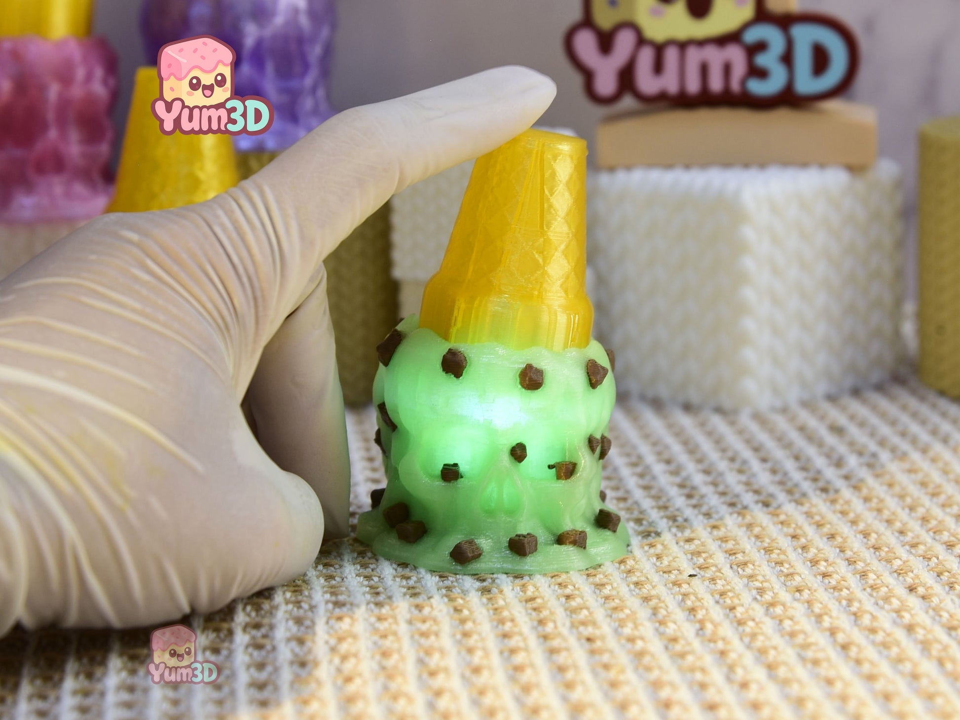 Yum3D-Halloween Skull Ice Cream Set of Clicker Keychains_03.jpg
