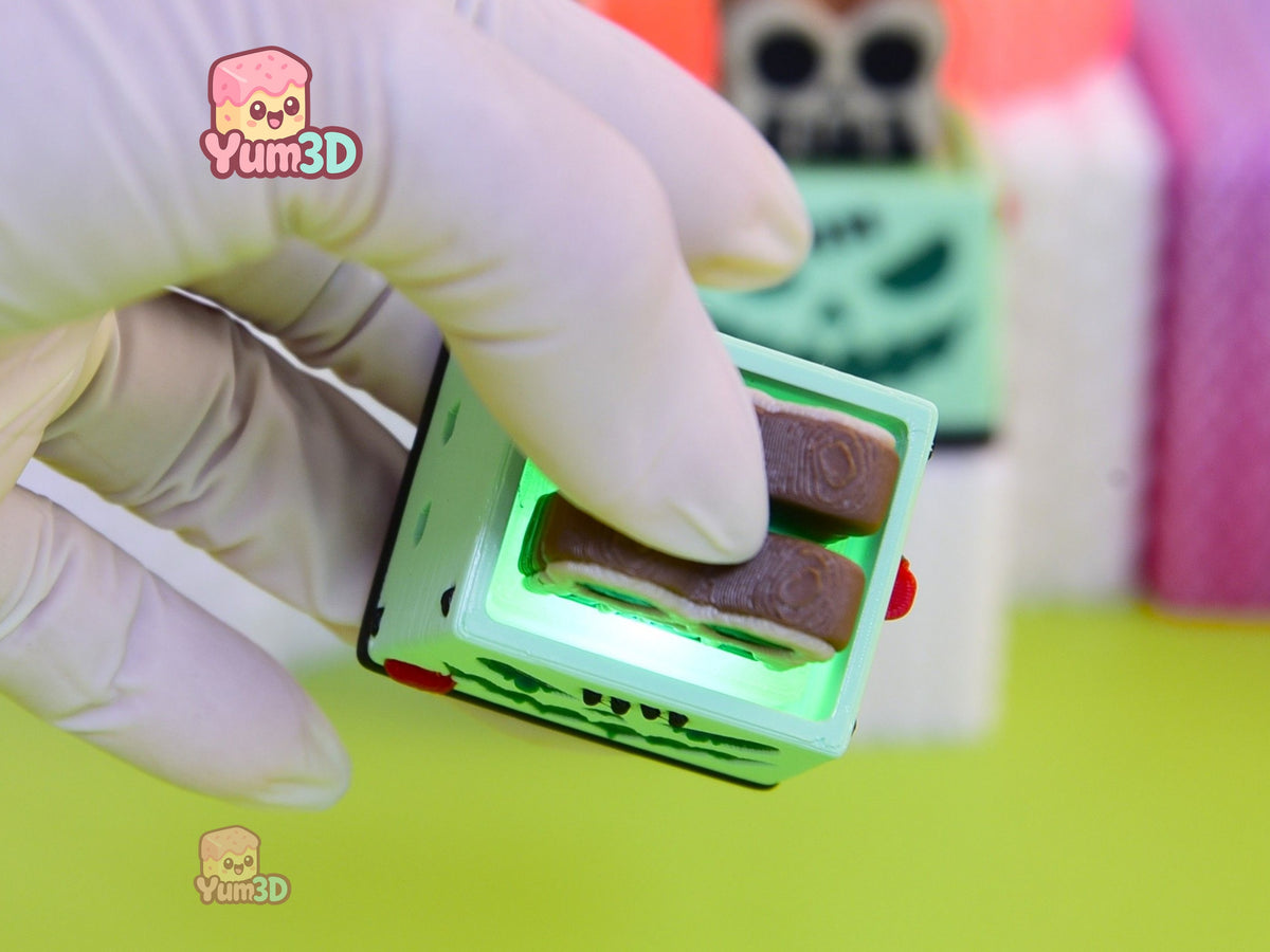 Yum3D-Spooky Toast Bites Fidget Led Clicker Keychain_03.jpg