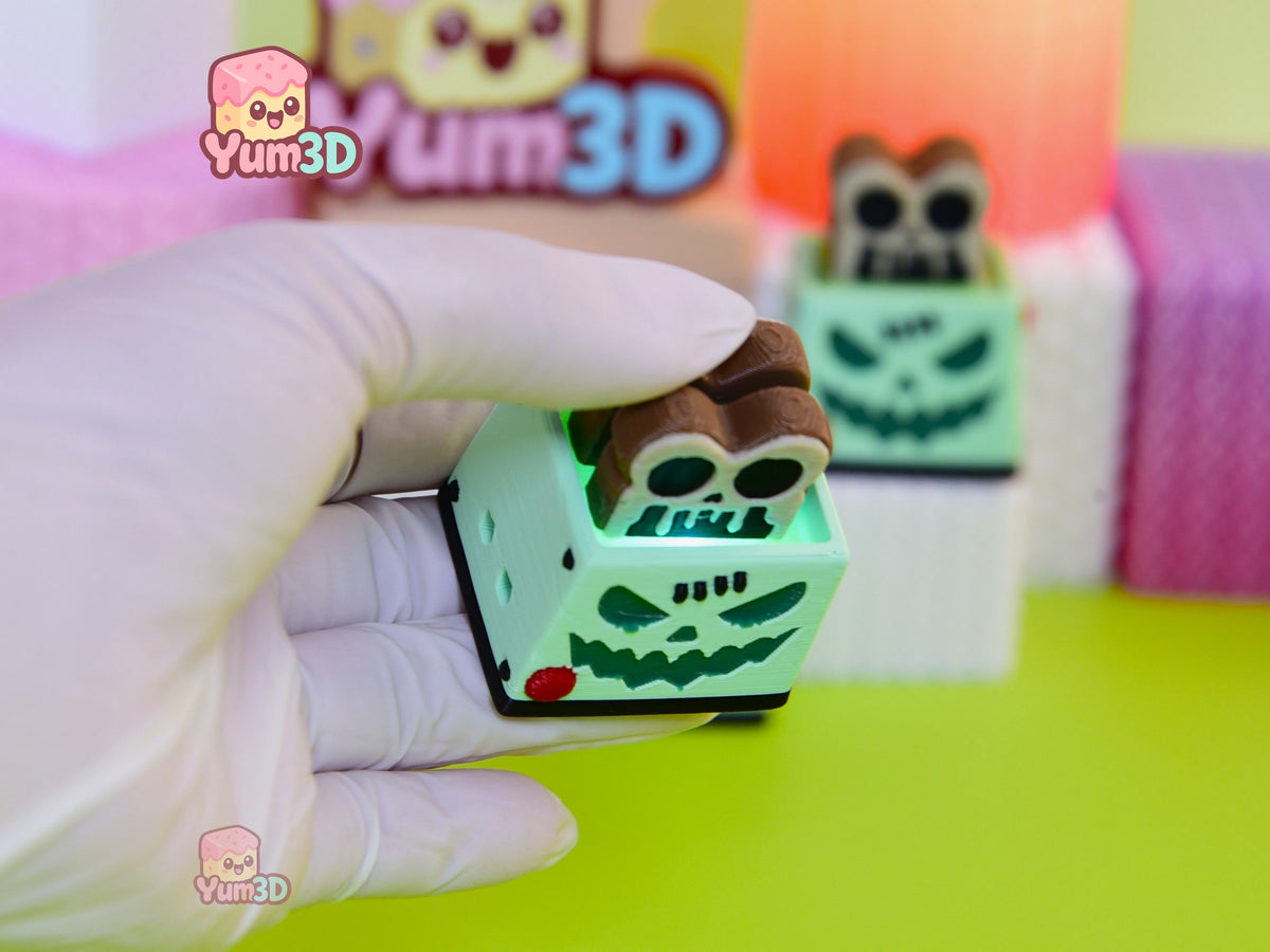 Yum3D-Spooky Toast Bites Fidget Led Clicker Keychain_02.jpg