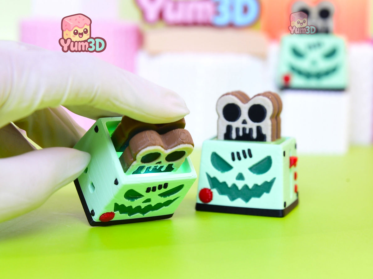 Yum3D-Spooky Toast Bites Fidget Led Clicker Keychain_04.jpg