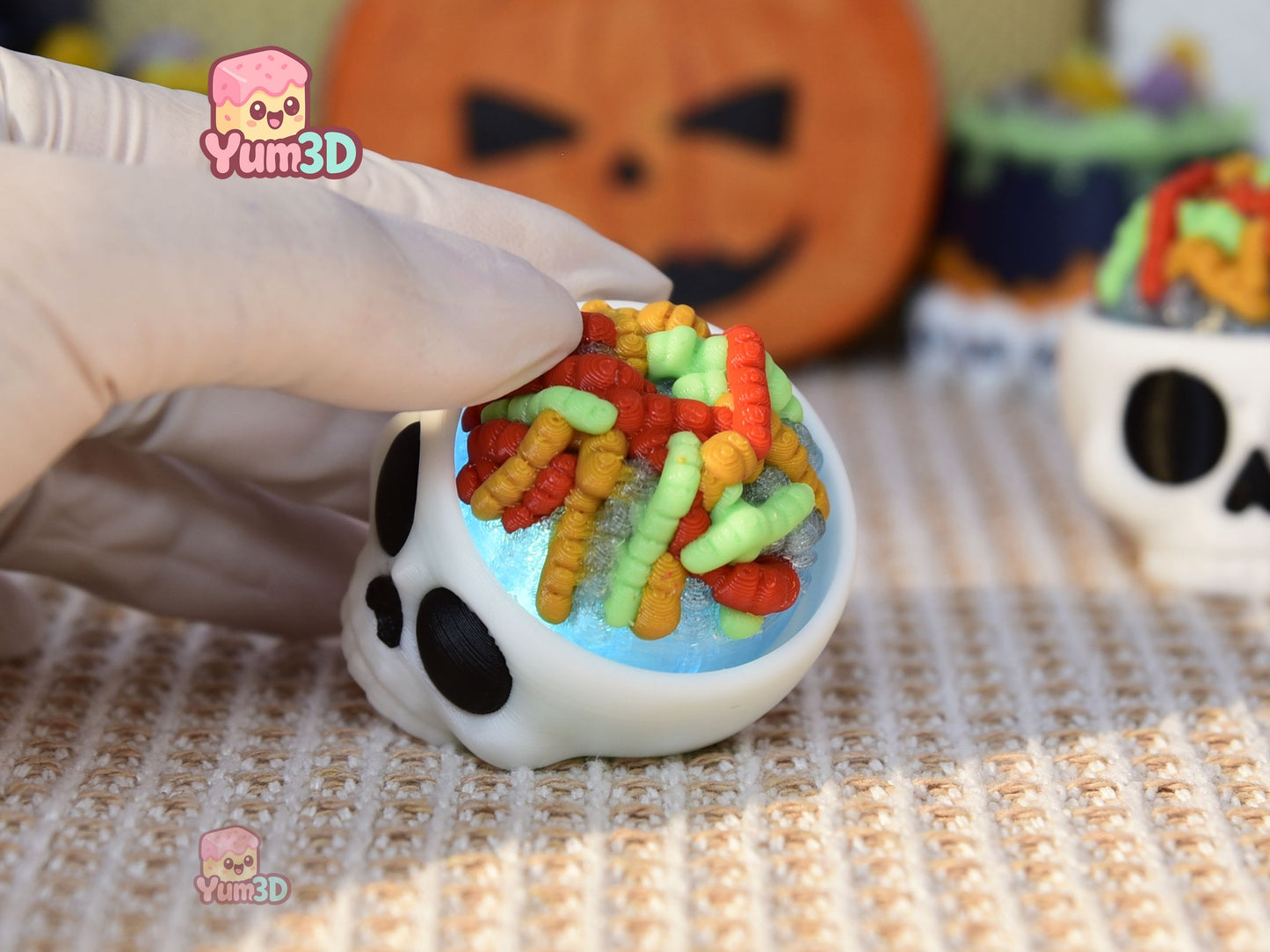Yum3D-Halloween Gummy Worm Skull Bites Fidget Led Clicker Keychain_03.jpg