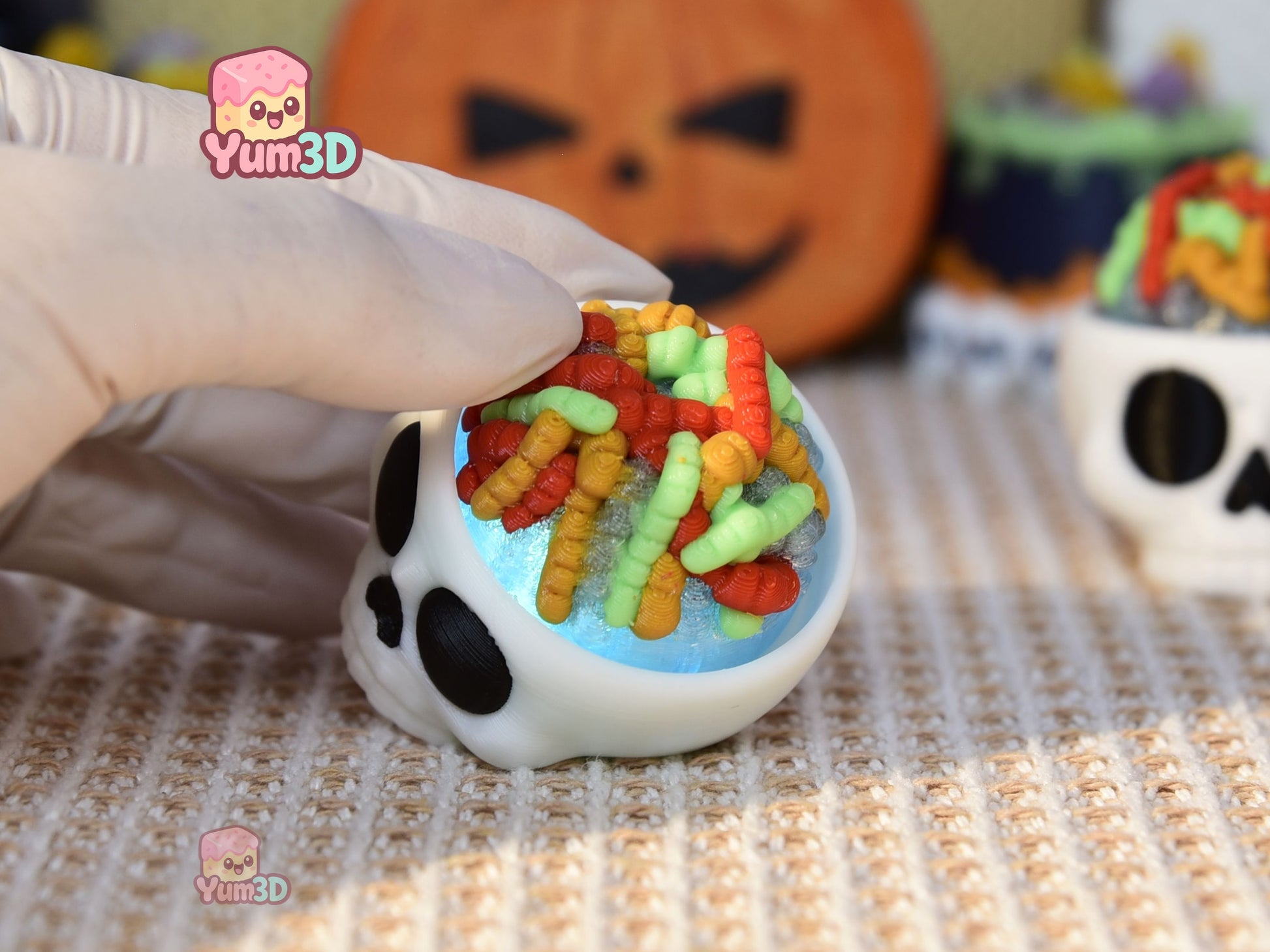 Yum3D-Halloween Gummy Worm Skull Bites Fidget Led Clicker Keychain_03.jpg